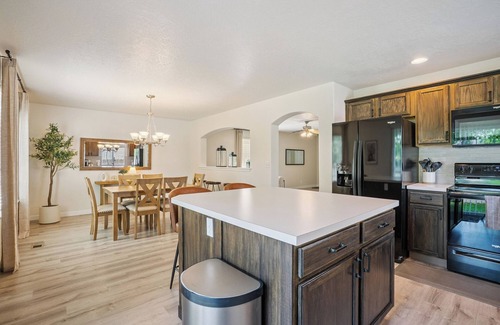 Southwest Ada County Alliance House | Huge Family Home 8 Beds 3-Car Garage + Park