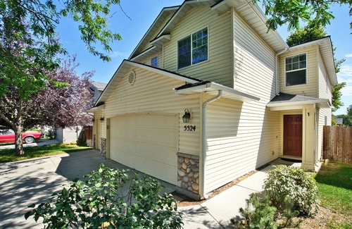 Southwest Ada County Alliance House | Huge Family Home 8 Beds 3-Car Garage + Park