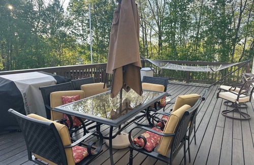 Niskayuna House | Huge Family Home; Centrally Located in the Capital Region!