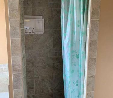 Highland West House | Huge Family home sleeps 10 with 3 parking spots