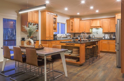 Changewater House | Huge family or group friendly home with many activities to keep everyone busy.