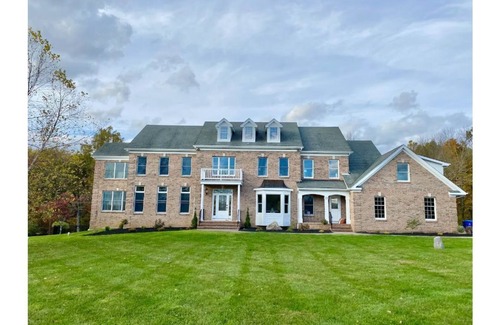 Changewater House | Huge family or group friendly home with many activities to keep everyone busy.