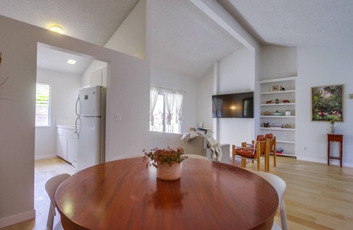 Olde Solana Beach Condo | Huge Fletcher Cove Condo Solana Beach. 1 minute walk to sand