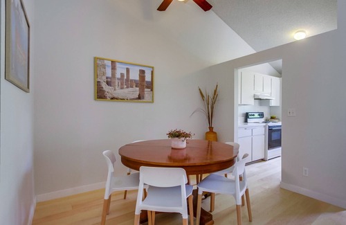 Olde Solana Beach Condo | Huge Fletcher Cove Condo Solana Beach. 1 minute walk to sand