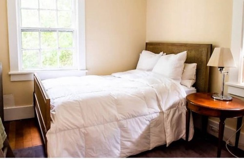 Marlboro House | Huge Historic 6 Bedroom House that sleeps 13 with Stream and Waterfall