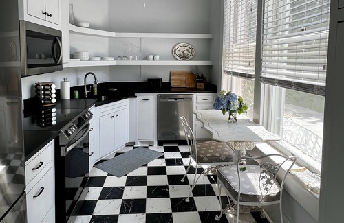 Monroe Apartment | Huge, historic, beautiful 1 bdrm at Layton Castle