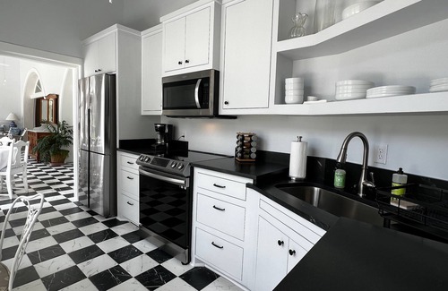 Monroe Apartment | Huge, historic, beautiful 1 bdrm at Layton Castle