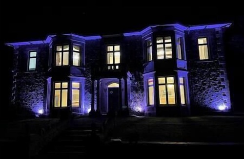 Bont Newydd House | Huge Holiday Home in Fabulous loaction