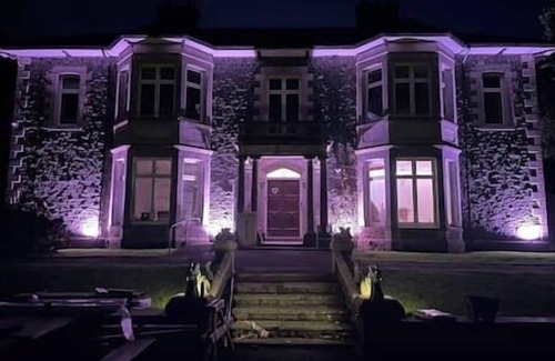 Bont Newydd House | Huge Holiday Home in Fabulous loaction