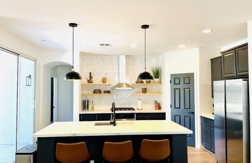 Folsom House | Huge Home near Old Folsom, Pet & Family Friendly
