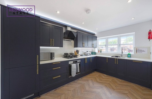 Rushmoor District House | Huge House, Contractors/Families, 2X Free Parking