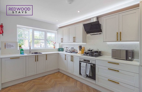 Rushmoor District House | Huge House, Contractors/Families, 2X Free Parking