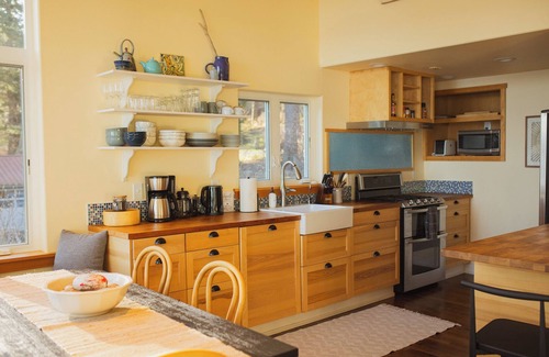 Lummi Island House | HUGE House-Ocean Views-Hot tub!-pet friendly