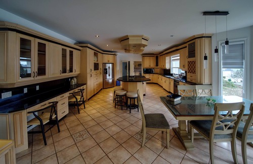 Surrey Newton House | HUGE HOUSE Sleeps 22 Indoor Pool/hottub/gym/sauna/basketball court/play ground/