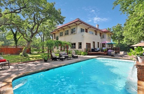 Gainesville Bed & Breakfast | Huge King Suite with Private Bath, Hot Tub and Pool.