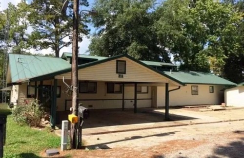 Holly Grove House | Huge lake house with plenty of activities in area; Outdoorsman paradise