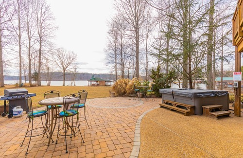 Mineral House | Huge Lakefront Home with private hot tub, dock, and pickle-ball court