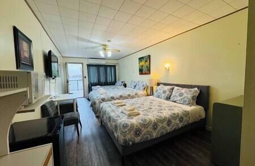 Port Stanton Hotel | Huge lakefront room, pool, hottub, sauna #10