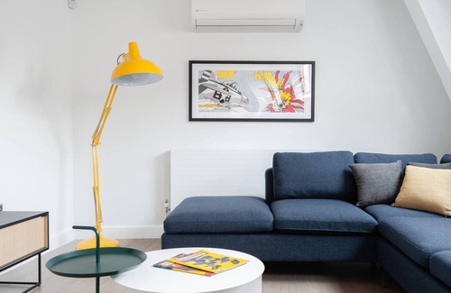 Chinatown Apartment | Huge Leicester Square 2BR - Netflix & AC