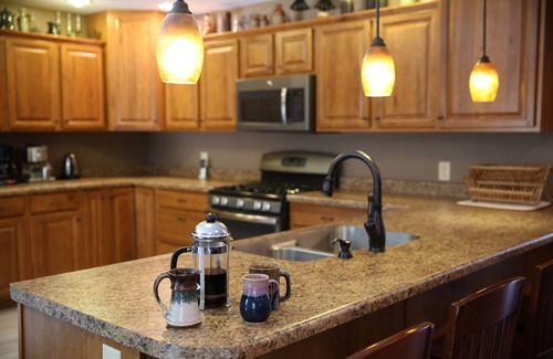 Demotte Cabin | Huge Lodge in the Woods- Peaceful and private!