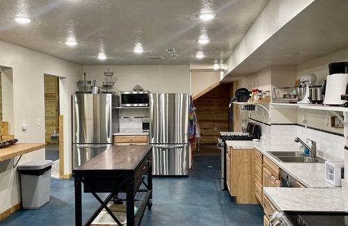 Lava Hot Springs House | Huge Lodge in Lava Hot Springs, Idaho 10 bedrooms sleeps 40+