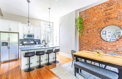 Court House Hill House | Huge Luxury House - 4 king beds, fire pit, grill