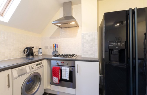 St Ives Apartment | Huge Luxury Modern Penthouse Apartment with King Size Bed