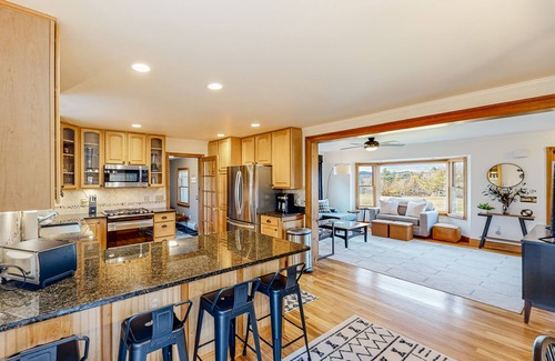 Mount Holly House | Huge Modern Estate w/hot tub, mountain views, minutes to Okemo