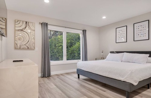 San Gabriel Valley House | Huge & modern home near 5Cs