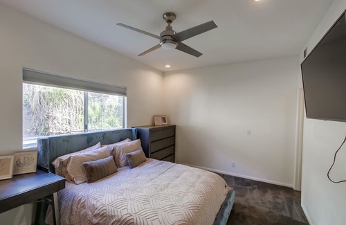San Carlos House | HUGE modern home w/90s vibes! Pool+putt-putt+view