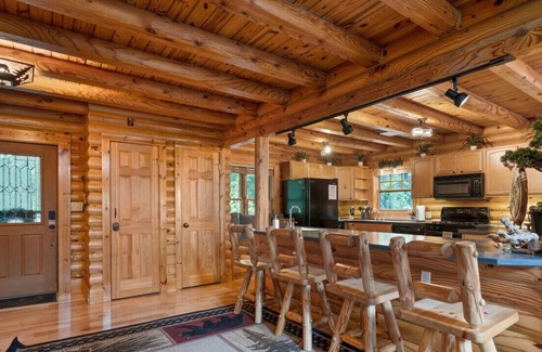 Skyland Cabin | HUGE Mtn Cabin Sleeps 16+ w/views