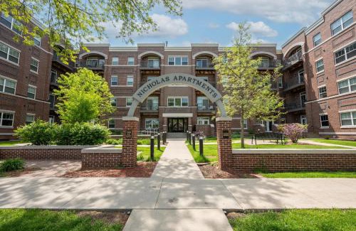Kutzky Park Apartment | HUGE New Apartment, Free Parking, Near Mayo!