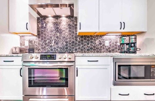 Nashville House | Huge New Luxury Home, 14 Beds, Hot Tub!