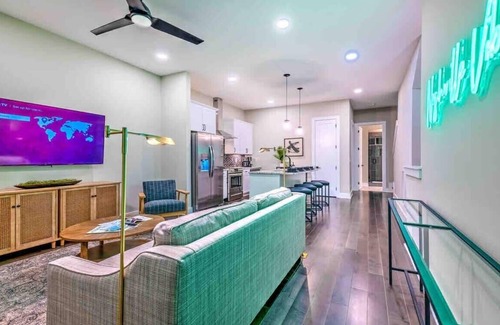 Nashville House | Huge New Luxury Home, 14 Beds, Hot Tub!
