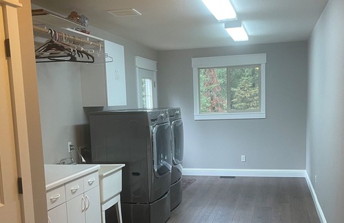 Sagle House | Huge "Norman Rockwell" home on 5 acres in the woods. Secluded and peaceful.
