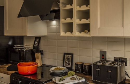 Haselbury House | HUGE North London 6 Bed Home, sleeps 13. Free Parking