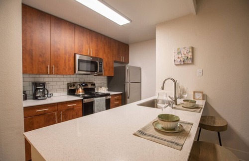 Ivey Ranch - Rancho Del Oro Apartment | Huge Oceanside 2BR Apartment|King & 2 Queen beds