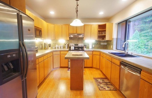 Olympia House | Huge Olympia House. Sleeps 10+. Lots of Amenities