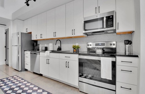 Judson Apartment | Huge, Open Loft | Arts District | 5 mins to DT GVL