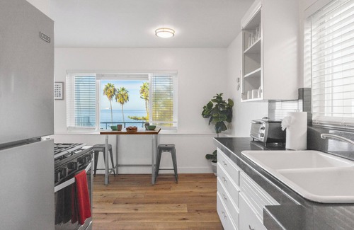 Village of La Jolla House | Huge Outdoor Space/Steps to Beach & Wedding Bowl