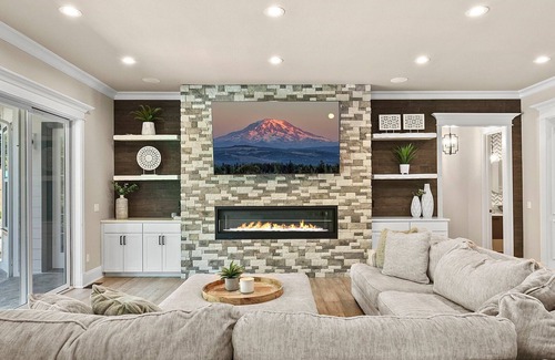 Puyallup House | Huge Pacific Northwest entertaining home 30 minutes from SeaTac Airport!