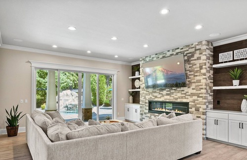 Puyallup House | Huge Pacific Northwest entertaining home 30 minutes from SeaTac Airport!
