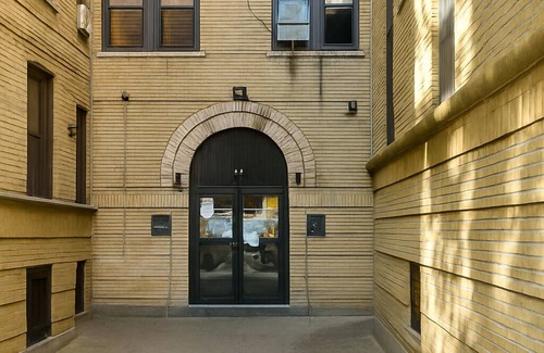 Washington Heights Apartment | HUGE Pet friendly, Chic 2-bedroom quiet apartment in New York.