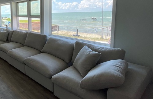 Caseville House | Huge Private Beachfront in Newly Renovated Cottage