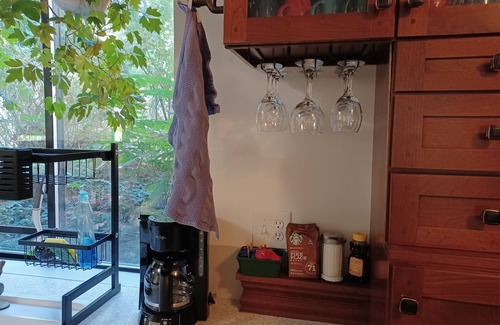 South End House | Huge private duplex. Artist's details. Easy! Fun!.
