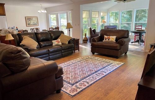 Dahlonega House | Huge private multi acre yard and a creek.
