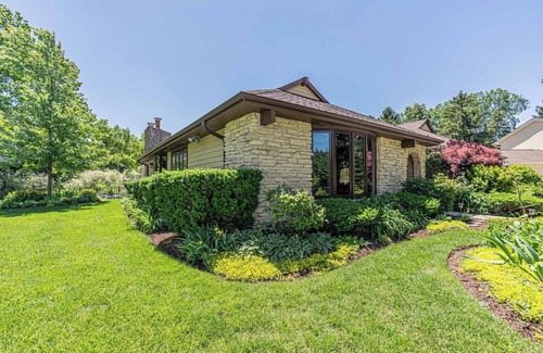 Schaumburg House | Huge Schaumburg 5 br/3.5ba w/bonus rooms/office