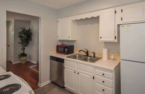 Berwick House | Huge & Spacious 4BR Home in the heart of DSM