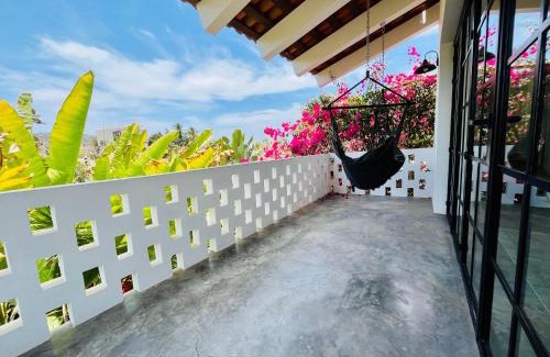 San Francisco Apartment | HUGE Suite! King Bed, Air Conditioning, Pool, Fast Wifi - Sol at Casa Calavera