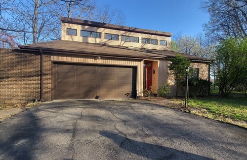 Danville House | Huge Summer Lake House! On the Water! Sleeps 12. 5BR/4BA. Canoes, Kayaks & more!
